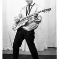 Albert Petitjean met Höfner gitaar (collectie Albert Petitjean)