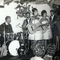 The Young Sisters met The Red Hot Peppers uit Leeuwarden op 7 sept. 1963 in Hotel Beijering, Vlagtwedde (Friesland)