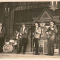 THE RED CAPS tijdens talentenjacht in Het Gildenhuis, Roosendaal (29 mei 1965) vlnr: John Mens - Piet Jongenelen - Arnold Vink - Wim Jongenelen - Jan Verstraten (invaller voor René Elsten)