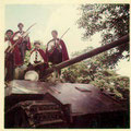 The Wild Devils op een tank (fotocollectie: Freek van Haperen)