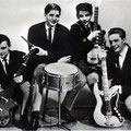The Teddy Bears (1963) Cees van Riel (sologt.) - Hans Canters (drums) - Jan Korebrits (slaggit.) - Stefan Swaczyna (basgit.)