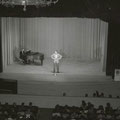 Het grote toneel waar The 4 T's op 11 mei 1957 voor het eerst optraden, tijdens het eindbal van Dansinstituut Leo Tiggelman in Stadsschouwburg Concordia aan het Van Coothplein (1955) 