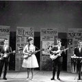 THE NEW HEADLINES 1963 in Vlaamse TV show vlnr: André de Winter - Mia van Oosterhout - Kees van Dijk - Hans van Dijk (fotocollectie: André de Winter)
