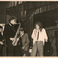 THE RED CAPS (met pruiken) tijdens talentenjacht in Het Gildenhuis, Roosendaal (29 mei 1965) .