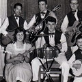 THE TUNEY STRINGS (1e bezetting) vlnr: (achter) Fons Storm van 's Gravenzande - Wim van Tilburg - Johan Vermeulen (voor) Atty Roovers - Floor Mathon (†) - Jack Vermeulen