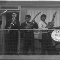 Foto gemaakt op het balkon van het nieuwe huis van de familie Legand in Breda Noord. l/r|: Rein Klooster (bas), Jac Bastiaansen (sax), Ruud Stormer (solo), ? (git.), Paul Legand (drums)