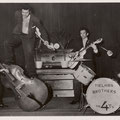 Eerste promotiefoto uit 1957 - gemaakt in de achterzaal van hotel De Schuur.