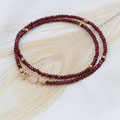 Collier mit Granat, Verschluss und Zwischenteile Rotgold 750, VERKAUFT