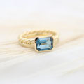 "Pandino" - Ring Gelbgold 750 mit Topas VERKAUFT