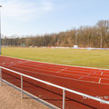 Fußballplatz und Laufbahn