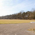 Wurfplatz mit Speerwurf, zwei Kugelstoßringen und einer kombinierten Anlage für Diskus und Hammerwurf