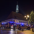 Doch zunächst gibt es den traditionellen Einsatz der FFW Neustadt, es gilt den Weihnachtsmann zu bergen und anschließend aus seinem Tiefschlaf zu erwecken. 01.12.18