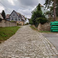 Das buckelige Sandstein-Kopfsteinpflaster war für die Anwohner kein romantischer Fahrbahnweg