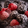 Jutta Hintze_Beeren auf Eis