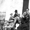 les adultes : Pierre Baude et son épouse Germaine Larbalétrier et Octave Sanspoux