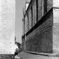 Rue de l'Eglise, jouxtant le côté latéral de l'église Saint-Nicolas (disparue en mai 1940)