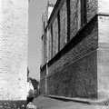 Rue de l'Eglise, jouxtant le côté latéral de l'église Saint-Nicolas (disparue en mai 1940)