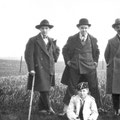 20 avril 1930- A gauche, Octave et René Decamps