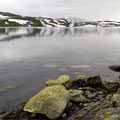 Kleine Eisberge auf einem See im Vikafjell