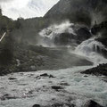 Der Tveitafoss direkt am Kraftwerk ist der erste Wasserfall.