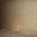 Trace de moyeu sur la paroi calcaire. Inspection des carrières par le B.R.G.M., accompagné du G.R.I.M.P. à Cénac