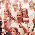 6.000 Stimmen – wir mittendrin! Unser Juniorchor erlebte beim 6k United-Konzert in der Barclays Arena Hamburg ein unvergessliches Highlight: Mitsingen mit Tausenden Kids, Popsongs & Balladen, Live-Band & Lichtermeer. Danke an den SEB fürs Möglichmachen