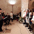 Daniela Zerbinati, Leonardo Mondadori, Martina Mazzali e il Piccolo coro Villapomese