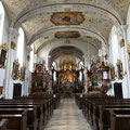 Blick durch die Basilika auf den Hochaltar