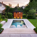 "Endless Summer" Moderner Pool Wohngarten I Bonn (Foto: Till Vielrose)