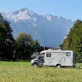 Von der Wiese vorm Vereinsheim kann man direkt zur Zugspitze schauen.