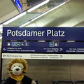 Mit der S-Bahn fahren wir bis zum Potsdamer Platz und gehen dann zum Marlene-Dietrich-Platz.