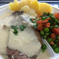 Rindfleisch mit Meeretich Salzkartoffeln und Erbsen Möhren