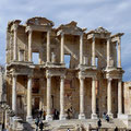 Ephesos. Die imposante Fassade der ehemaligen Bibliothek.
