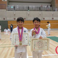 糸東会空手道選手権大会　組手優勝　左　大畠夢衣(小学４年女子)  右　中村貫太(小学４年男子)