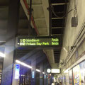 Typische New Yorker U-Bahn (bei der Heimfahrt): Da kommt eine Bahn nach 7,  nach 9,