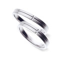 ≪Platinum≫　光のクロスをクールなリングに彫り込みました。ダイヤの有無はお好みで。　【CN-028 Pt900】￥50,000(税別)　【CN-027 Pt900】￥60,000（税別）ダイヤモンド1ピース