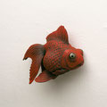 この金魚を買って元気になった　2000　7×14，5×14㎝　檜・漆・彩色　P早川宏一