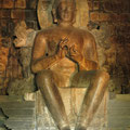 Le Buddha du temple Mendut.