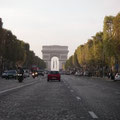 Les Champs Elysées avec l'Arc de Triomphe