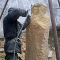 unser Bildhauer Zdenek Chmelar bei der Arbeit