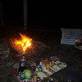 und unser Essen am Feuer war richtig gemuetlich und mit Juergen konnte ich seit langem mal wieder richtig dumm quatschen... :-)