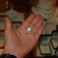 Und so sieht eine Perle aus, die 120.000 Dollar wert ist...