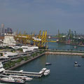 ... und kann ueber den Hafen von Singapore schauen...