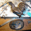 restauration d un petite coq en bronze par J.MOIGNIEZ
