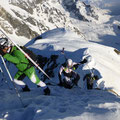 Wie hier ersichtlich, die letzten Meter mit den Skiern auf dem Rucksack