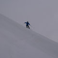 Franz nun beim Übergang auf der Suche nach dem verlorenen Ski