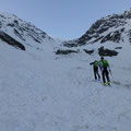 Nach ca. 200 Hm Ski tragen, kommt bald der große Lawinenkegel, denn es mit x Spitzkehren zu durchsteigen gilt