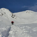 Toller Schnee, tolle Spurer, den Gipfel (Arunda) im Vordergrund