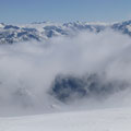 Nun wieder auf dem Ofenwandferner, wo uns plötzlich Nebel entgegenschoss und erneut tolle Bilder in die Landschaft zeichnete