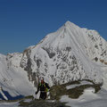 Welli auch als Sonnenanbeter bekannt, nun im erwärmenden Gebilde, dahinter die tolle Ost Rinne der Königsspitze